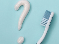 Чистить или не чистить  зубы у стоматолога?